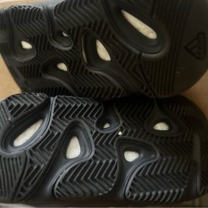 YZY 700 MNVN INFANTS size 6